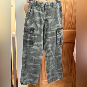 IRON CO BOYS 12 CAMO CARGO PANT NEVER WORN